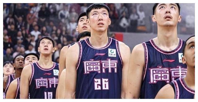 雄鹿队季后赛出局，主帅宣布引咎辞职，大家信息名称.